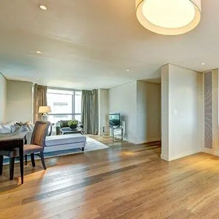 Rent this 3 bed room on 4 Merchant Square in London, W2 1AS