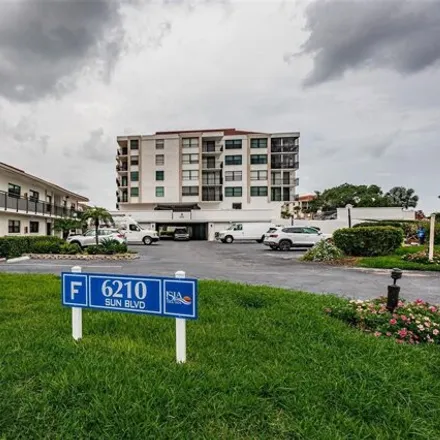 Buy this 2 bed condo on 6210 Sun Blvd Apt 206 in Saint Petersburg, Florida