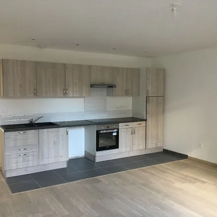 Rent this 3 bed apartment on 72 bis Avenue du Peuple Belge in 59043 Lille, France