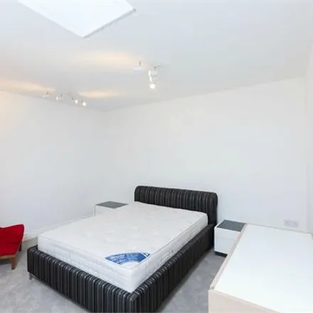 Image 4 - 2 Combedale Road, London, SE10 0US, United Kingdom - Apartment for rent