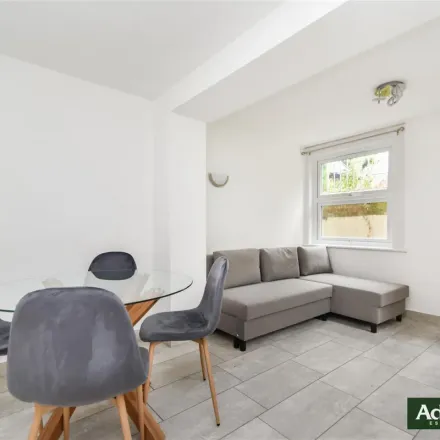Image 2 - Constable Close, London, N11 3GW, United Kingdom - Apartment for rent