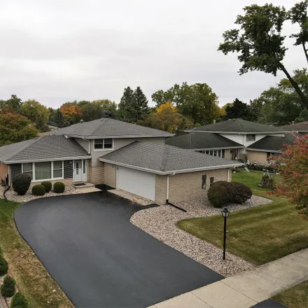 Buy this 3 bed house on 10311 Kathy Court in Palos Hills, IL 60465