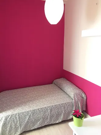 Rent this 7 bed room on Madrid in Colegio de Educación Infantil y Primaria Francisco de Goya, Calle de Antillón