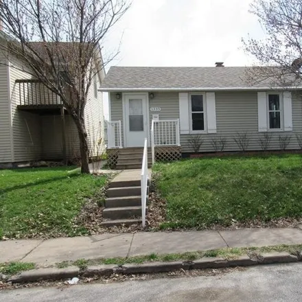 Buy this 2 bed house on 1363 West 16th Street in Davenport, IA 52804