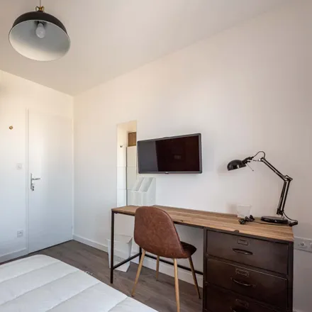 Rent this 2 bed room on 1 ter Boulevard Paul Doumer in 21000 Dijon, France
