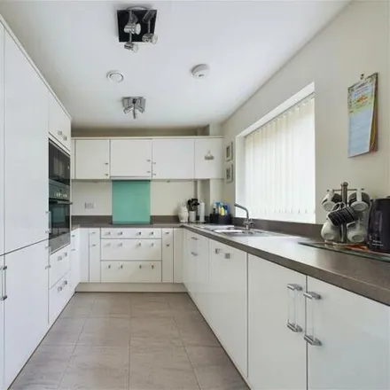 Image 7 - Wyresdale House, Worthing, West Sussex, Bn11 3re - Apartment for sale