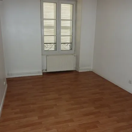 Image 2 - 4 Rue Montebello, 86500 Montmorillon, France - Apartment for rent