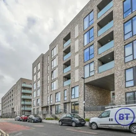 Rent this 2 bed apartment on Barrell Makers House in Londres, London
