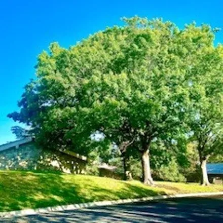 Image 3 - 402 Highlands Drive, Kerrville, TX 78028, USA - House for sale