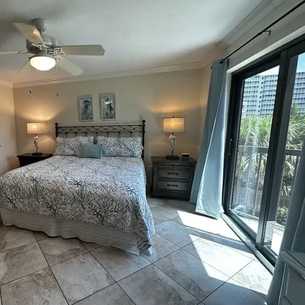 Rent this 3 bed condo on Sarasota