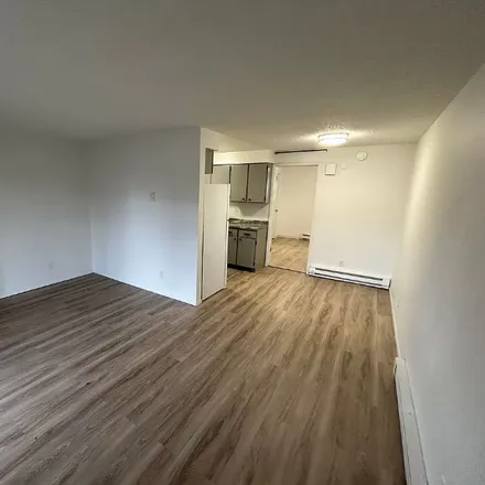 Rent this 1 bed condo on 626 E Carlisle Ave