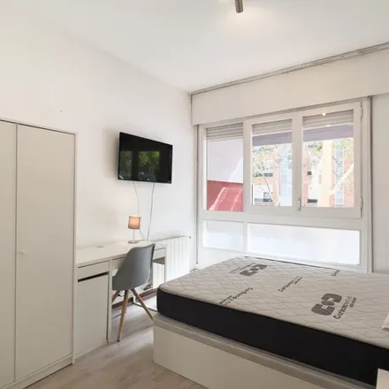 Rent this 4 bed room on Carrer de Manila in 08001 Barcelona, Spain