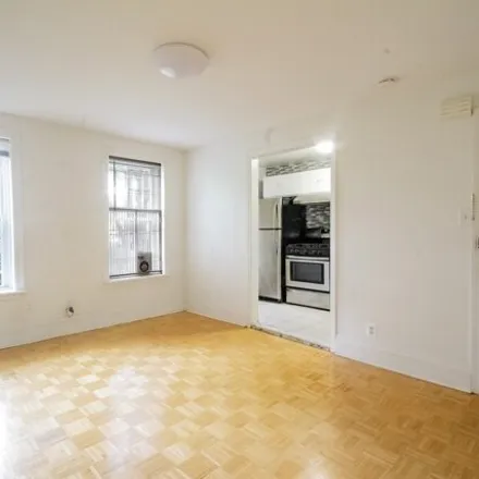 Image 3 - 164 Vernon Avenue, New York, NY 11206, USA - House for rent