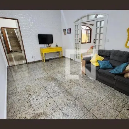 Rent this 4 bed house on Fish Maria in Avenida Doutor Bernardino de Campos, Campo Grande