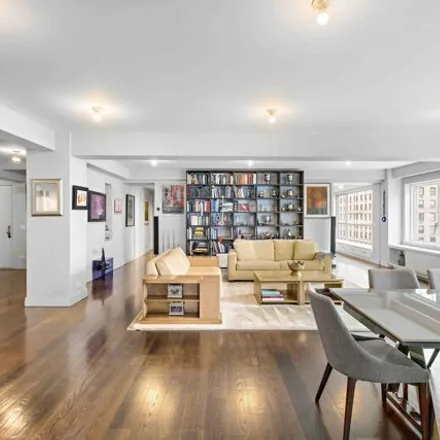 Image 3 - 111 East 64th Street, New York, NY 10065, USA - Apartment for sale