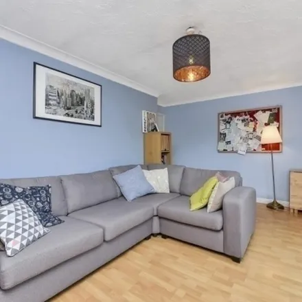 Image 6 - Thomas a Becket, Albany Road, London, SE5 0DS, United Kingdom - Apartment for rent