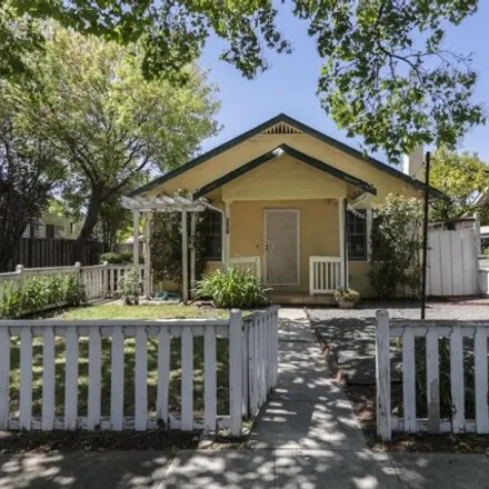 Buy this 4 bed house on 250 Chestnut Avenue in Palo Alto, CA 94306