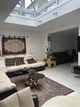 Image 4 - Alders Road, The Hale, London, HA8 9QG, United Kingdom - Duplex for rent