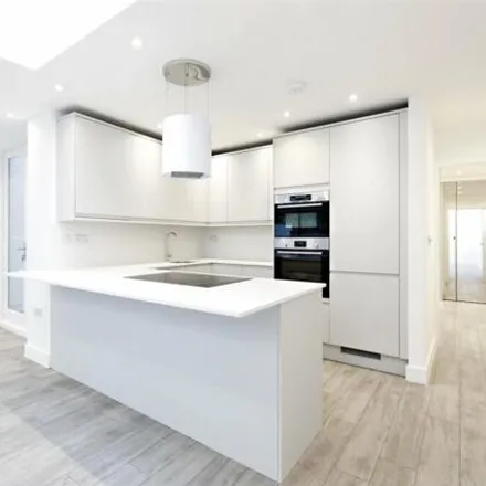 Rent this 3 bed room on 159 Fellows Road in London, NW3 3JJ