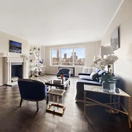 Image 2 - 880 FIFTH AVENUE 19B in New York - Apartment for sale