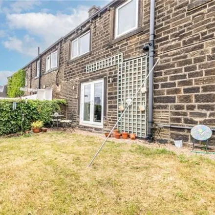 Buy this 3 bed townhouse on Cliffe Street in Holmfirth, HD9 1UY