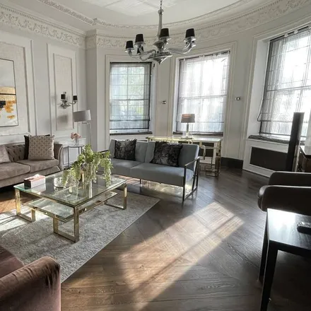 Rent this 4 bed apartment on London in W1K 7TH, United Kingdom