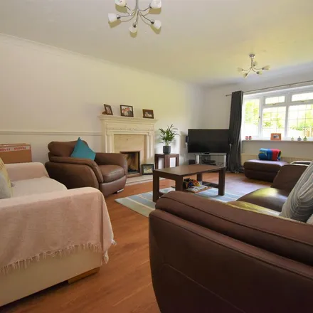 Rent this 5 bed apartment on Billington Gardens in Hedge End, SO30 2RY