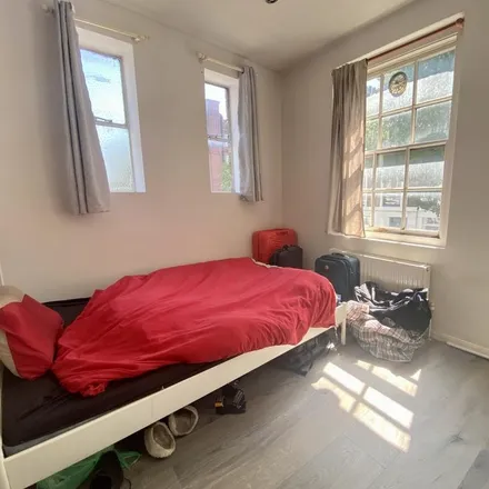 Rent this studio apartment on 113 Offord Road in London, N1 1PH