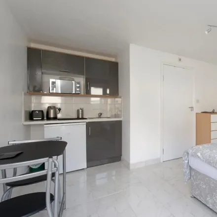 Rent this studio apartment on The Vale in Hendon Way, Childs Hill