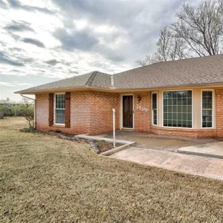Image 2 - 2909 Blue Spruce Rd, Edmond, Oklahoma, 73025 - House for sale