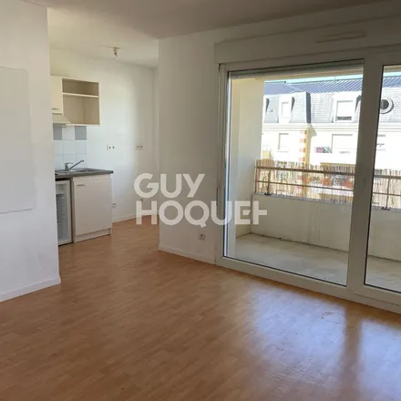 Rent this 2 bed apartment on 5 bis Place de la Méditerranée in 51200 Épernay, France