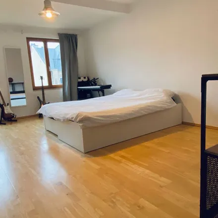 Rent this 3 bed apartment on Brunnenstraße 171 in 10119 Berlin, Germany
