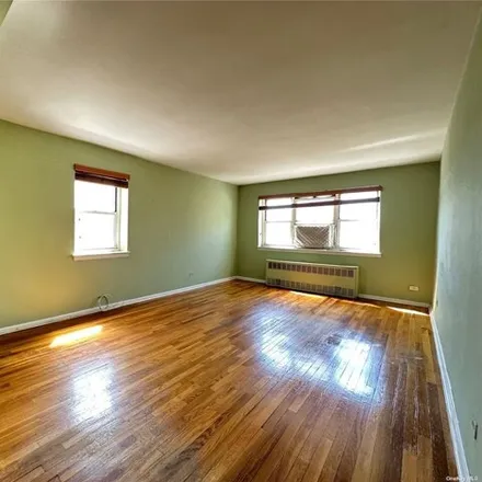 Image 5 - 29-30 138th Street, New York, NY 11354, USA - Apartment for sale