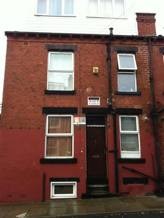 Rent this 3 bed house on Kelso Gardens in Leeds, LS2 9DB