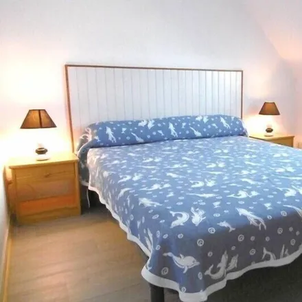 Rent this 2 bed townhouse on Sarzeau in Rue de la Poste, 56370 Sarzeau