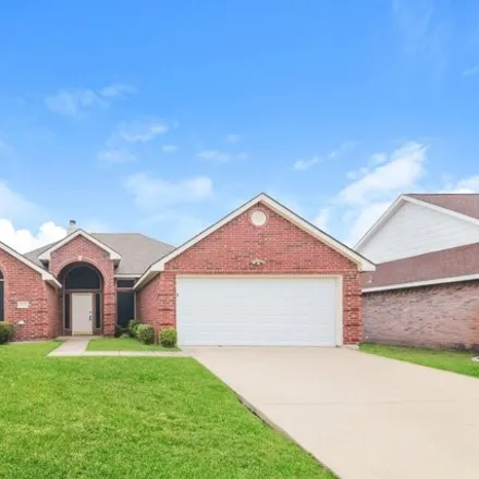 Rent this 3 bed house on 3770 Sycamore Lane in Rockwall, TX 75032