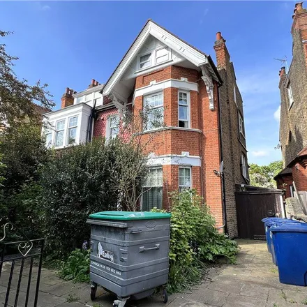 Rent this studio apartment on Blakesley Avenue in London, W5 2DT