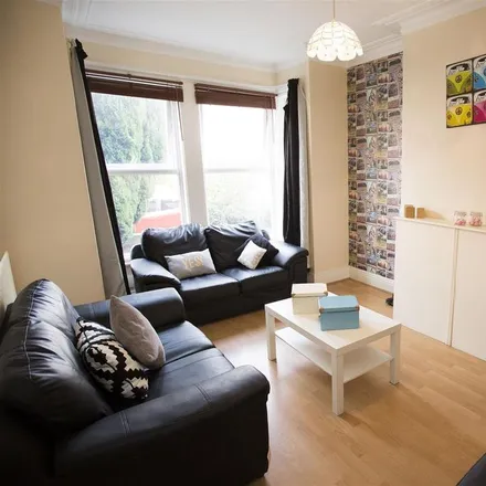 Rent this 6 bed townhouse on 120-168 Ash Road in Leeds, LS6 3EZ