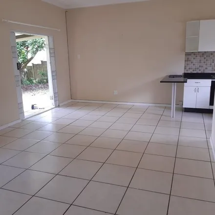 Image 2 - Ashley Drive, Chelmsfordville, Kloof, 3603, South Africa - Apartment for rent