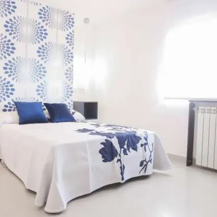 Rent this 2 bed apartment on Avinguda de Tirso de Molina in 46008 Valencia, Spain