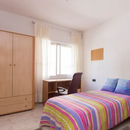 Rent this 3 bed room on Calle Víctor Hugo in 18011 Granada, Spain