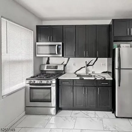 Image 2 - 180 Duncan Avenue, Jersey City, NJ 07306, USA - Apartment for rent