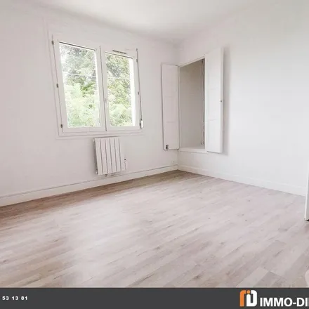 Rent this 3 bed apartment on 11 Rue de la Chaise in 71200 Le Creusot, France