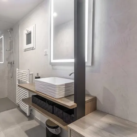 Rent this 3 bed house on Saint-Raphaël in Avenue Victor Hugo, 83700 Saint-Raphaël