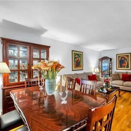 Image 8 - 32-46 74th Street, New York, NY 11370, USA - House for sale