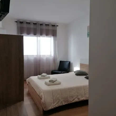 Rent this 1 bed apartment on Rua Sub Vila 49 in 2450-110 Nazaré, Portugal