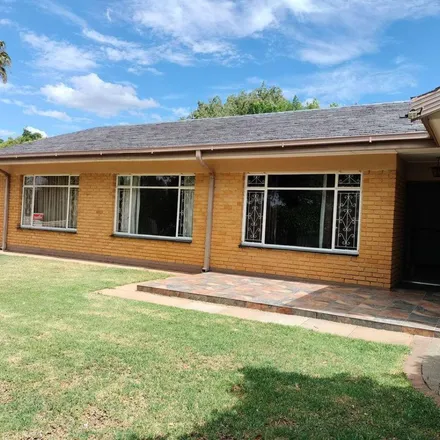 Rent this 4 bed apartment on Castlelyn Drive in Hospitaalpark, Bloemfontein