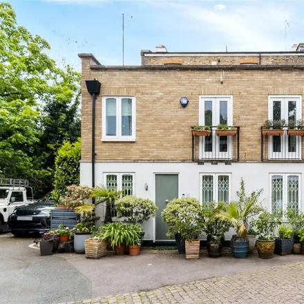 Rent this 3 bed house on 24 Royal Crescent Mews in London, W11 4SY