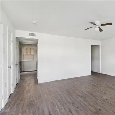 Image 3 - 7760 North Coronet Court, New Orleans, LA 70126, USA - House for sale
