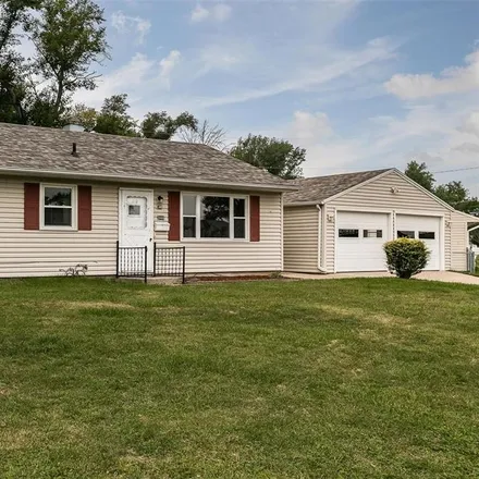 Buy this 3 bed house on 2448 Illinois Street Southwest in West Cedar Rapids, Cedar Rapids